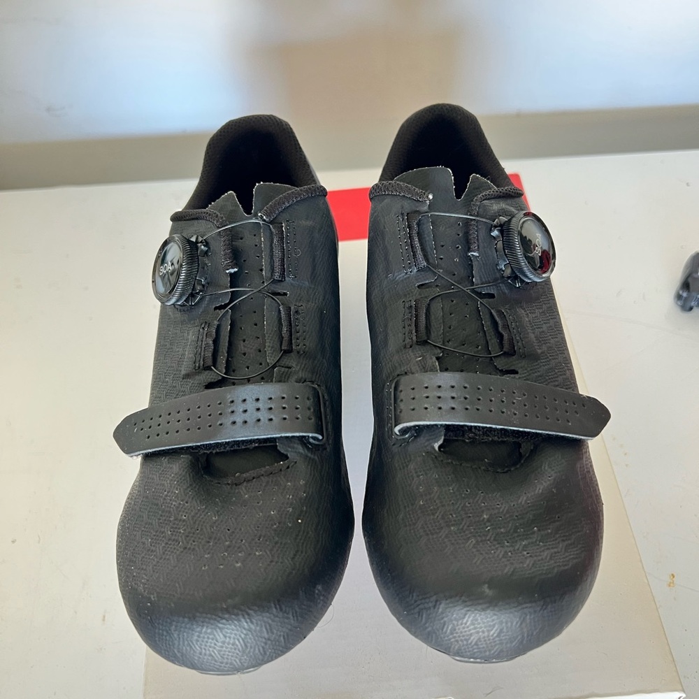 New Bontrager Cycling Shoes - Size 39.5